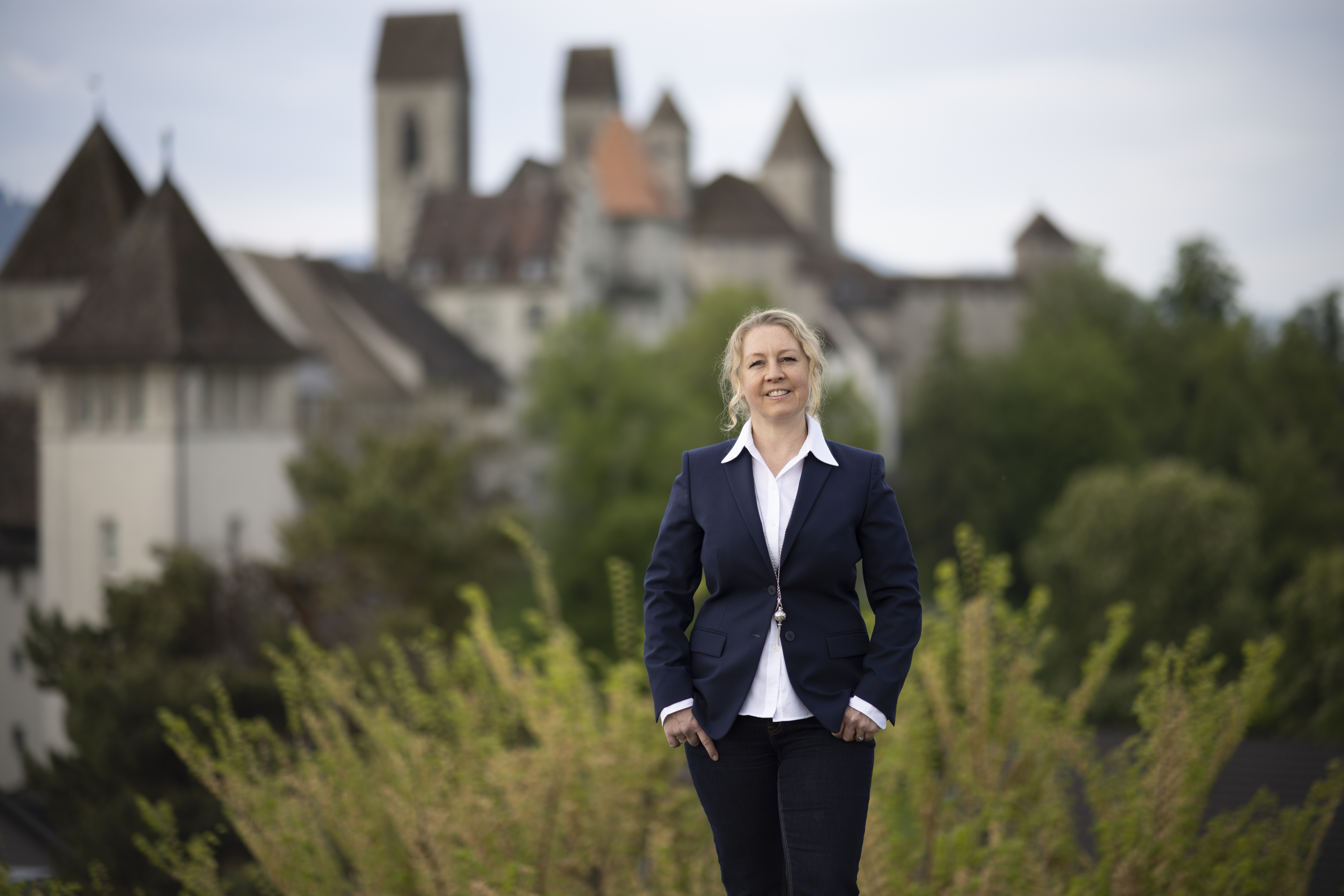 Angela Moulder, Abteilungsleiterin K/D