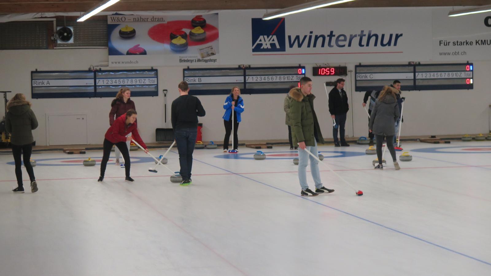 Alle sind im Schnee oder auf dem Eis BWZ Rapperswil-Jona Schneesporttage