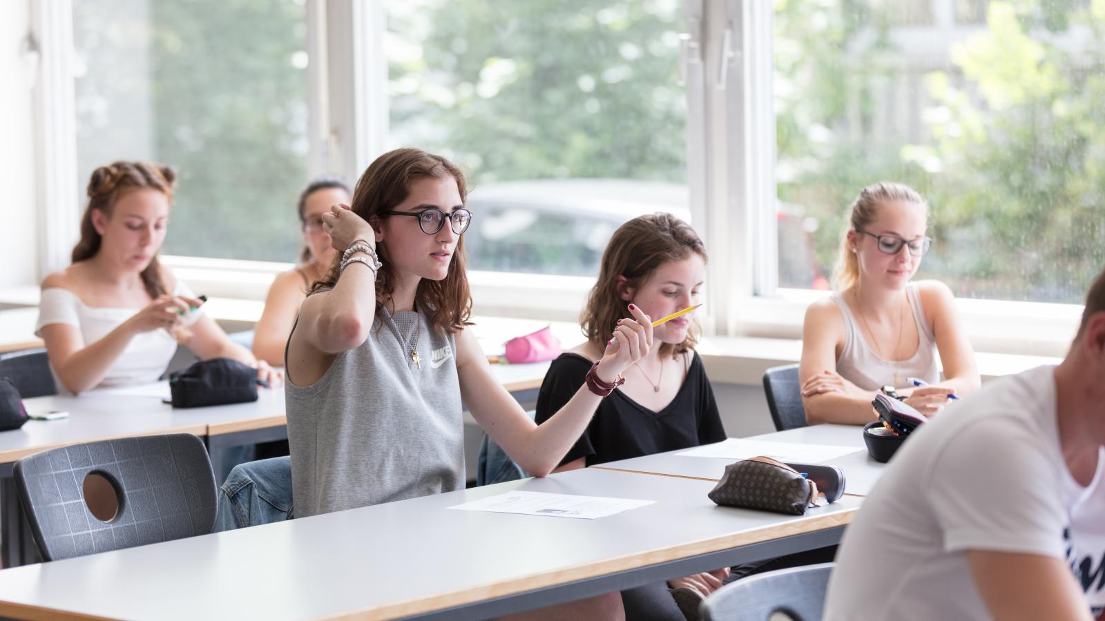 Lernende im Berufsmaturitätsunterricht