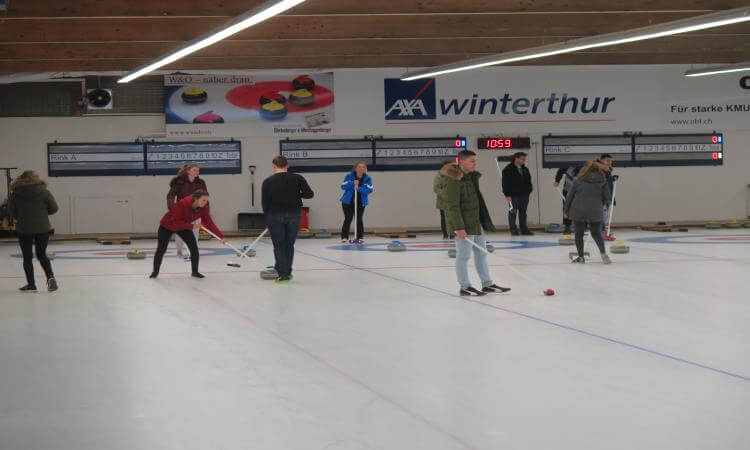 Alle sind im Schnee oder auf dem Eis BWZ Rapperswil-Jona Schneesporttage