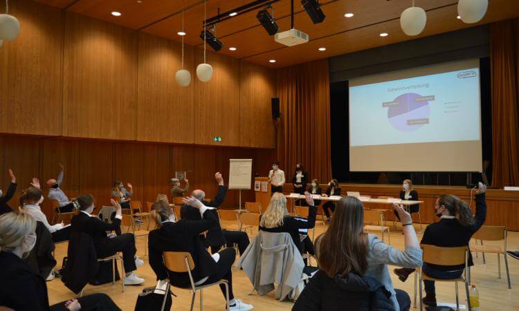 Fiktive Generalversammlung im ref. Kirchgemeindehaus